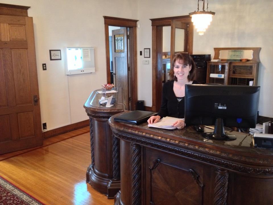 chiropractor noblesville in front desk